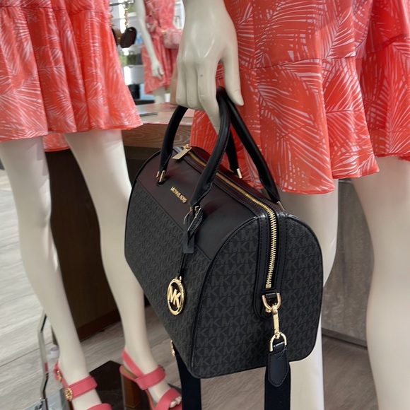 Michael Kors med Duffel Travel - Leather/Coated
NWT
35S2GTFU2B
BLACK - Picture 12 of 16